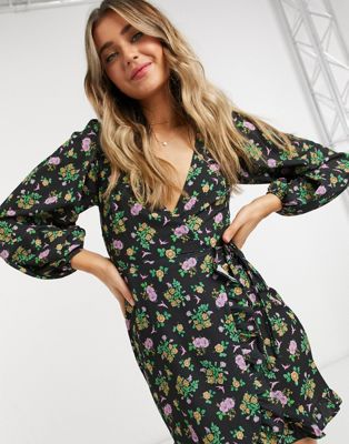 ASOS DESIGN Hourglass mid rise '90s' straight leg jean in lightwash with extreme rips