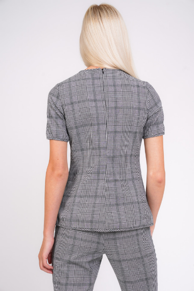 check short sleeve top from behind