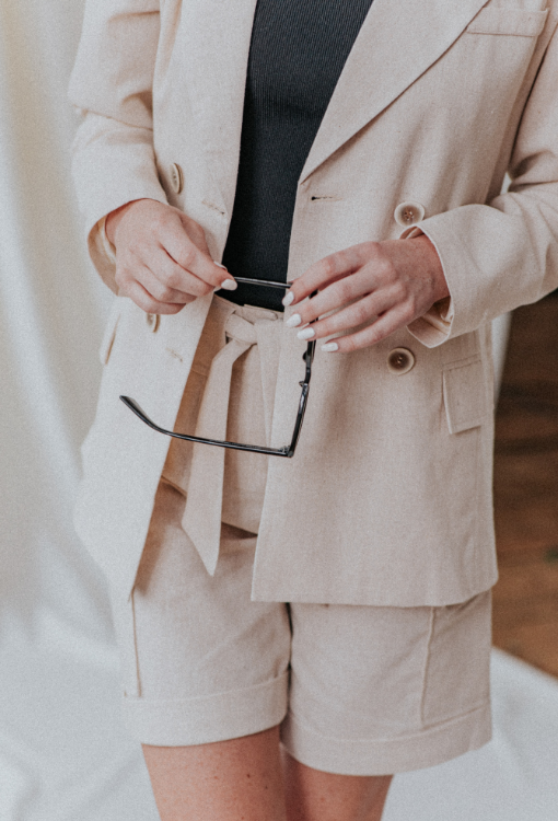 linen shorts and blazer close up